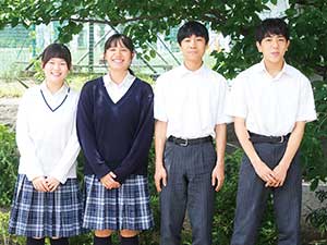 頼もしい体育祭実行委員のメンバーたち。左から中学3年のKさん、Mさん、Sくん、Tくん。
