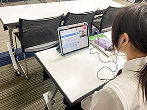 オンライン英会話は自宅でも約年30回受講でき、目的やレベルに適した学習が可能です。