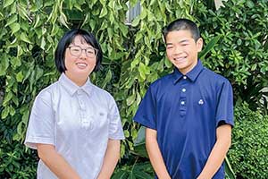 お話を聞いた中学2年N.Tさん(右)とT.Aさん(左)