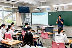 大学内で講義や大学教員が中高の校舎で授業をすることも大学内で講義や大学教員が中高の校舎で授業をすることも